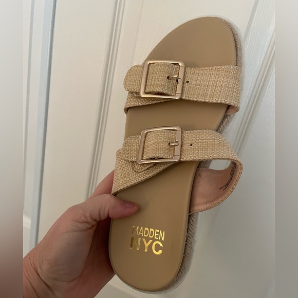 Steve Madden NYC Women's Tan Soft Raffia Sandals w/ Gold Buckle Size 8 - Picture 4 of 7